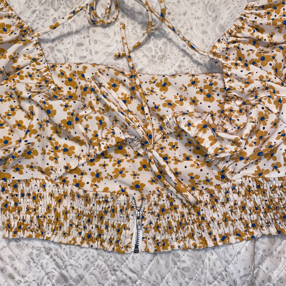 Vestique Yellow and Blue Floral Crop